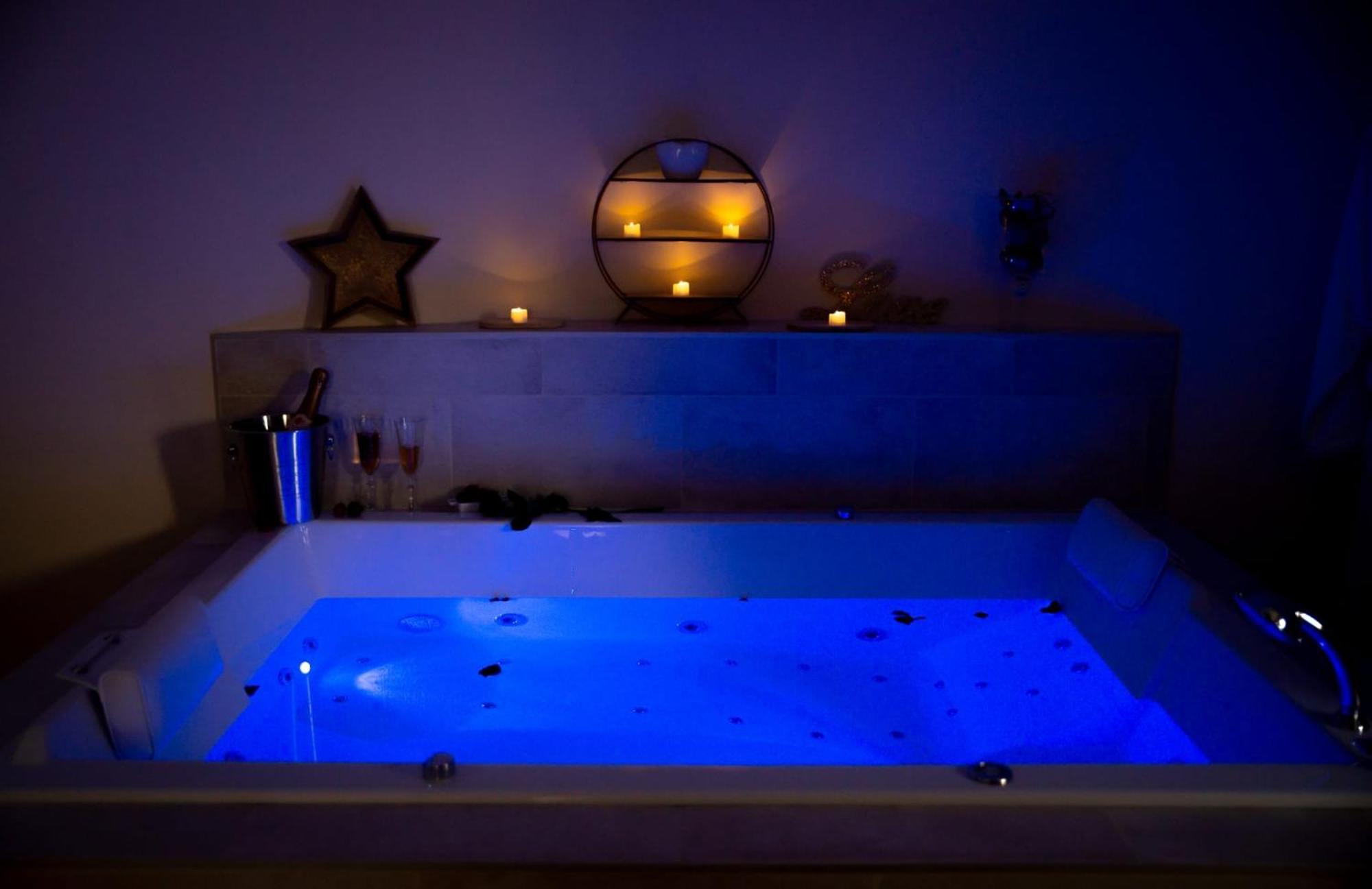 Le Mas Aux Amoureux , Suite Romantique Et Spa Ле Баркарес Экстерьер фото